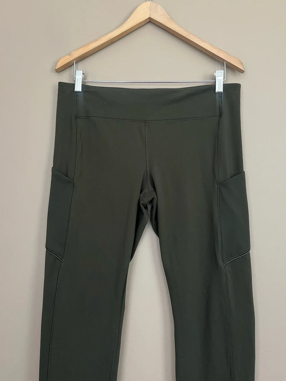 {Lululemon} Speed Up Tight Full-On Luxtreme 28